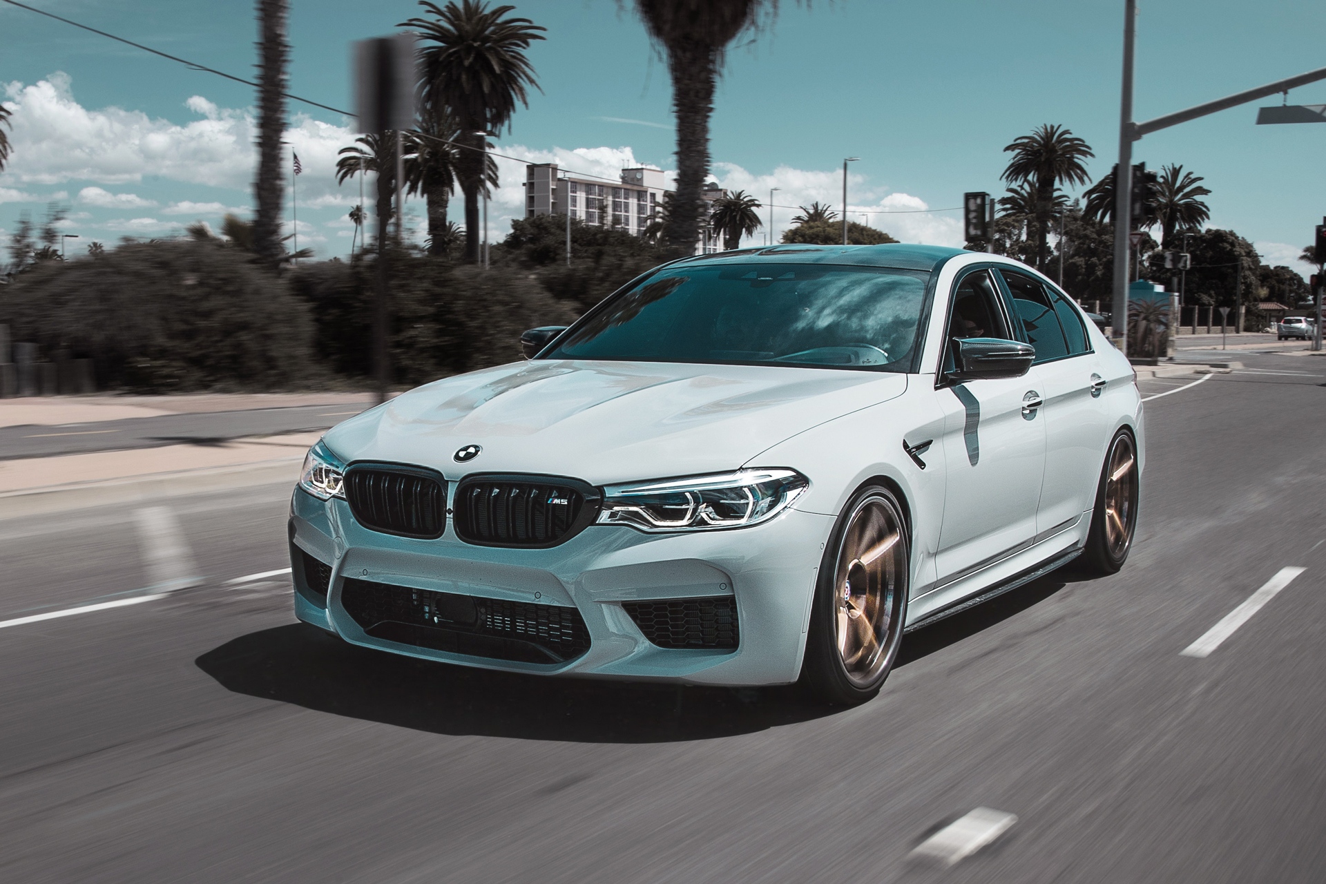 Review The Evolutions of BMW via each years. Stronger & Faster!